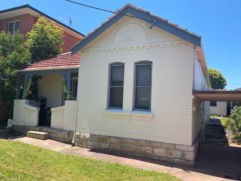 Private Two Bedroom unit in Subdivided Home