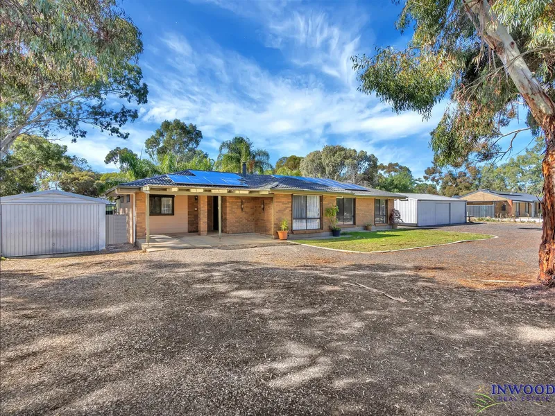 FAMILY HOME WITH STABLES