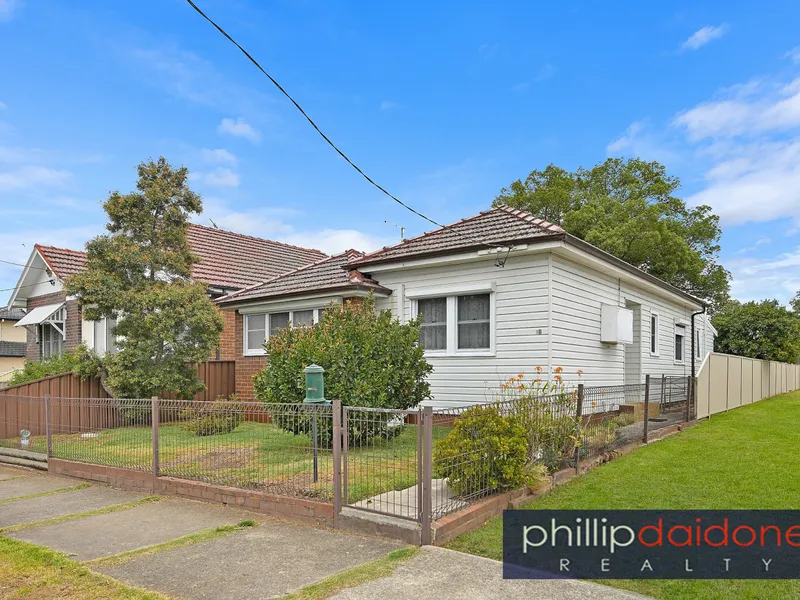 DOUBLE GARAGE.. NEAT HOME 