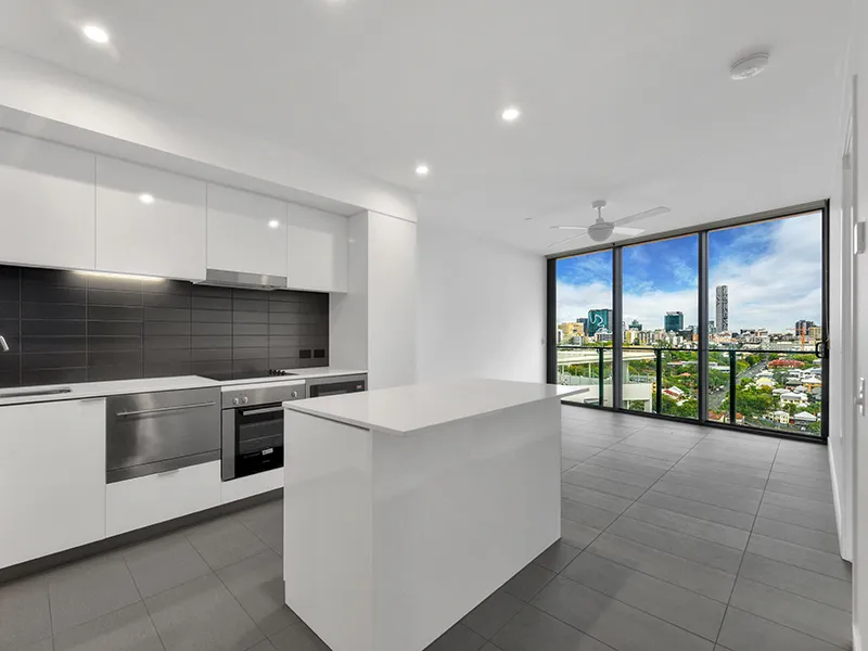 2 Bedrooms 1 Bathroom Apartment with a Secure Car Park