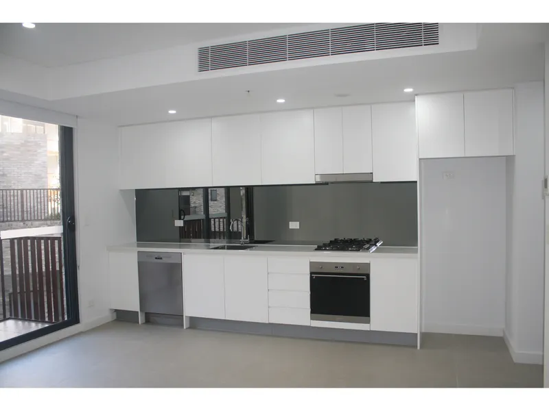 BRAND NEW SPACIOUS 1 BEDROOM APARTMENT WITH 2 INTERNAL STORAGE