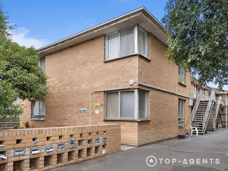 Comfortable 2 in Handy Location.