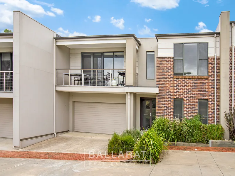 LARGE THREE BEDROOM TOWNHOUSE IN POPULAR MOUNT HELEN