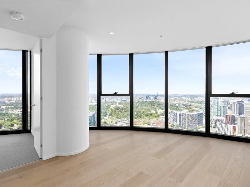 Level 49 three bedrooms with breathtaking vistas to the South-East