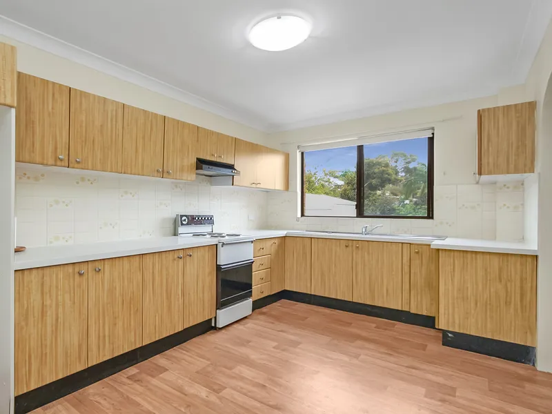 RENOVATED 2 BEDROOM BRIGHT UNIT