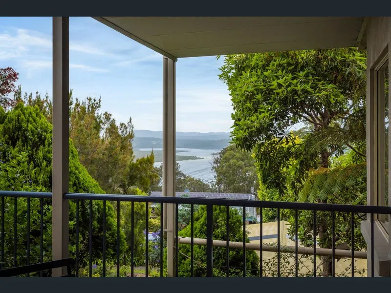 Top of town Unit living in Merimbula with Water Views