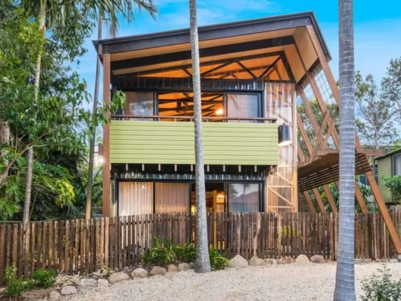 1 Bedroom 2 Bathroom house for Rent at West End 5 Mins walk way to WOOLIES