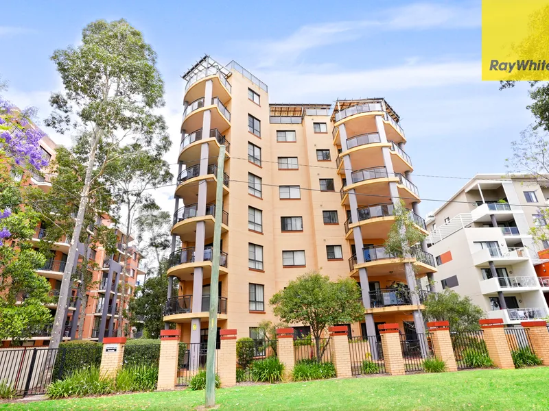 MASSIVE APARTMENT, SOLID FULL BRICK