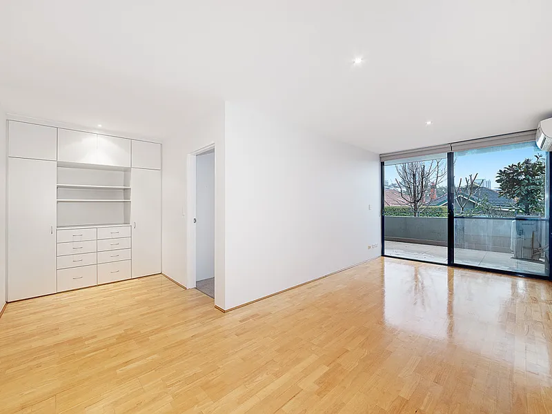 Spacious One Bedroom Apartment with Large Entertainers Terrace