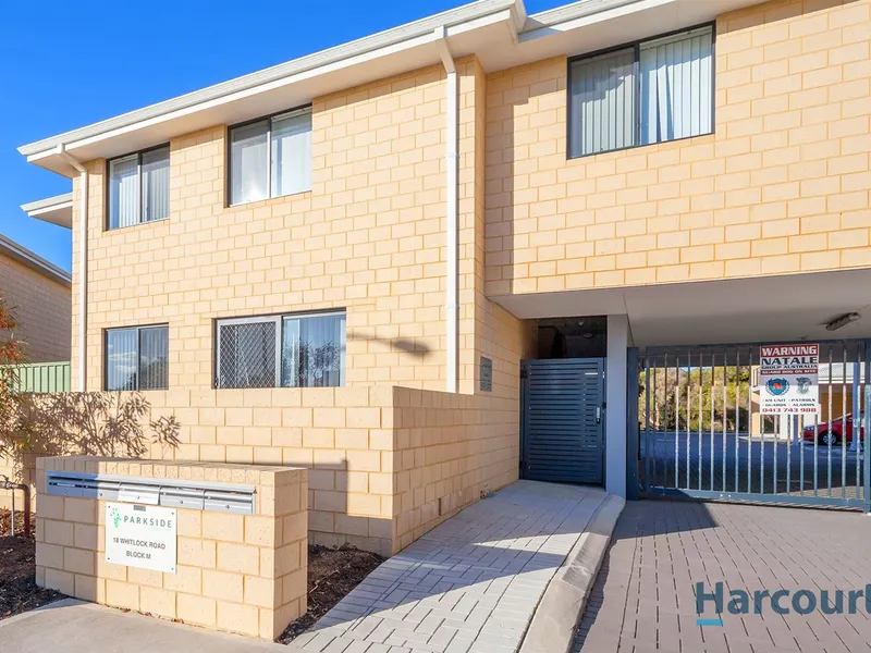 Location and Easy Lifestyle Living 3x2x1!