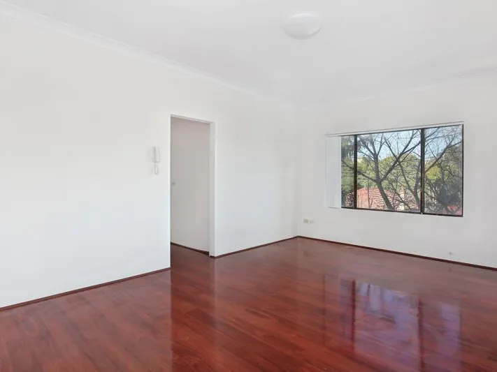 Spacious 2 bedroom apartment!
