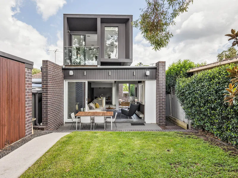 Modern residence / contemporary family entertainer