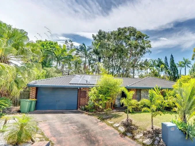 Fantastic 3 Bedroom Home In Ideal Location!