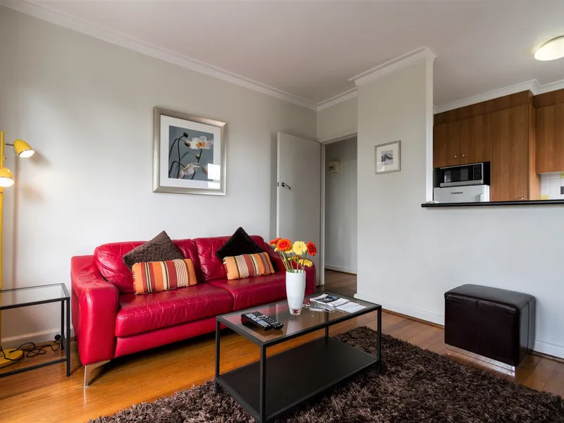 LIGHT FILLED 1ST FLOOR APARTMENT WITH BALCONY IN A GREAT ST KILDA LOCATION