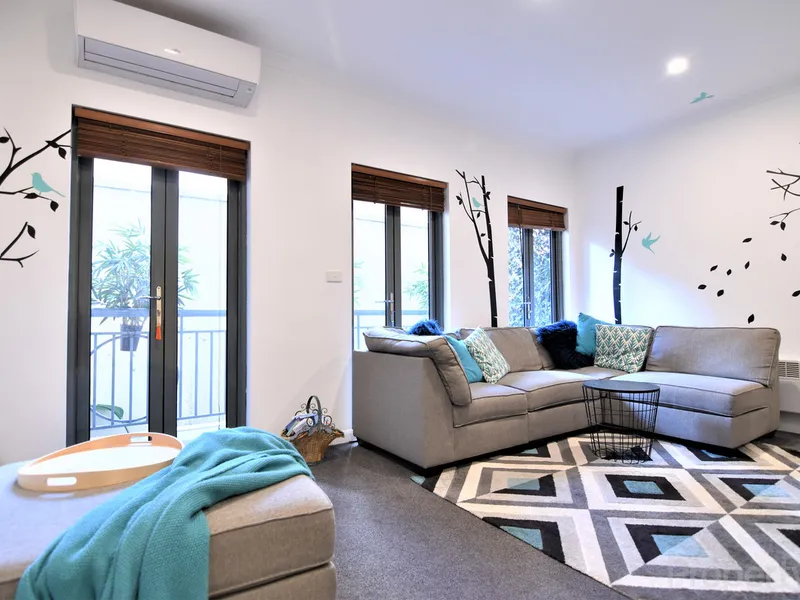 Large One Bedroom Apartment PLUS Study