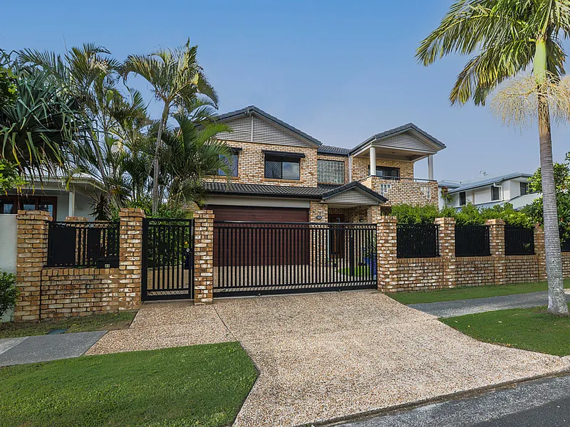 100m to the beach with 17m Street Frontage