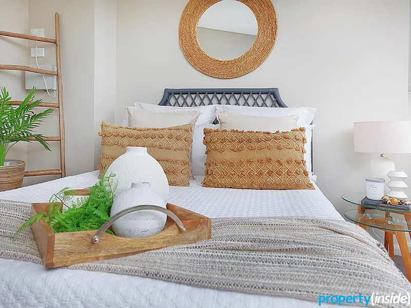 Sunny with Park views 