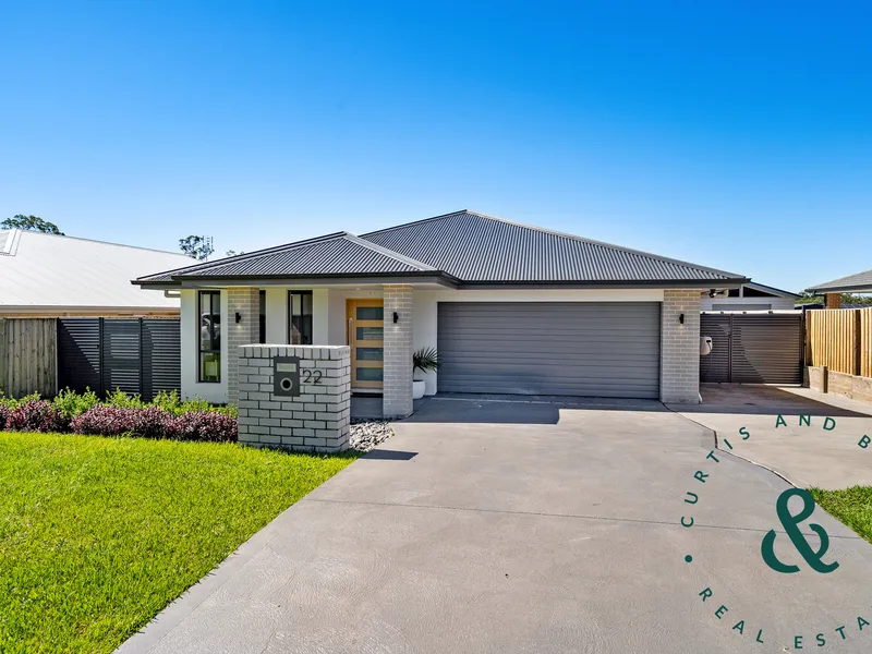 Spacious Family Home with Pool and Fabulous Alfresco Spaces 