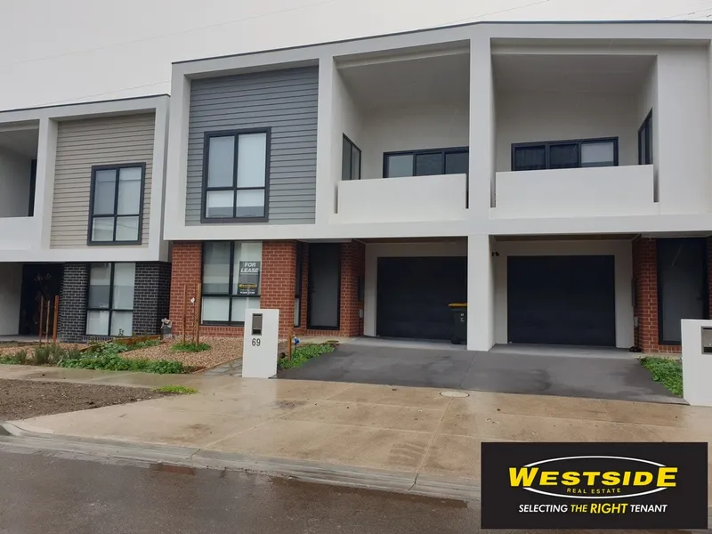 MODERN TOWNHOUSE NEAR ST ALBANS TRAIN STATION