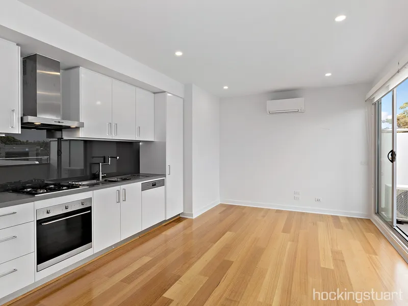 2 Bedroom 2 Bathroom low maintenance apartment 