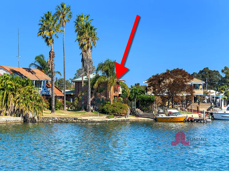 RUSTIC CHARM ON THE WATERFRONT