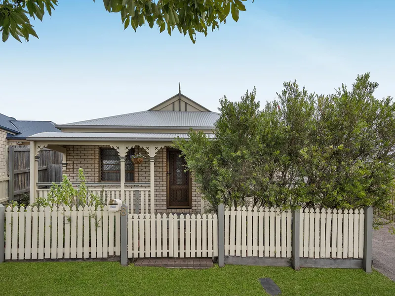 Immaculate Cottage House walk to Springfield Orion, Rail and more ...