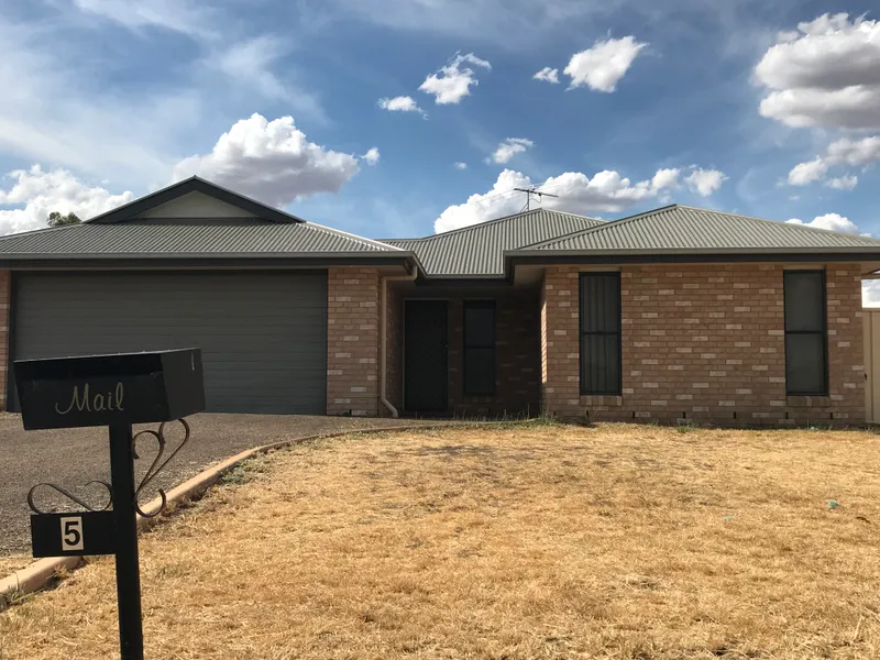 Great Family Home in Quiet Cul-De-Sac!