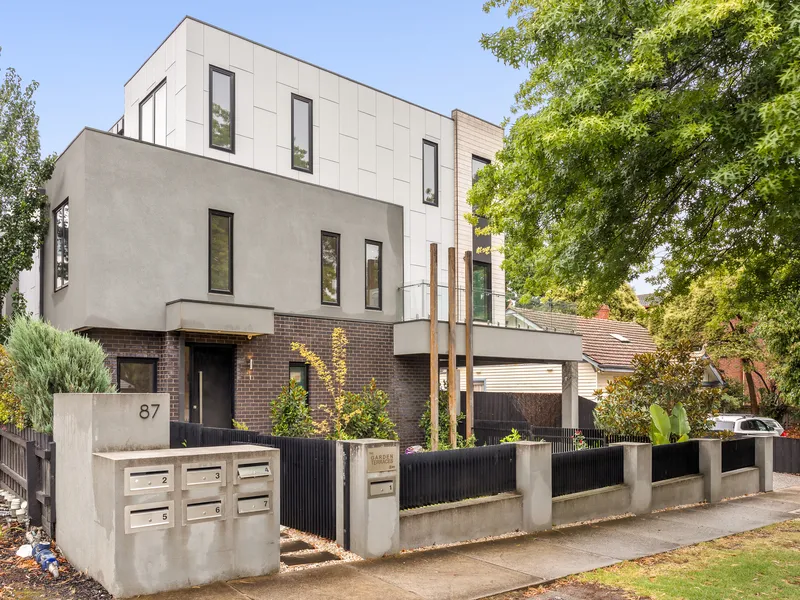 Three level townhouse located in the heart of Box Hill