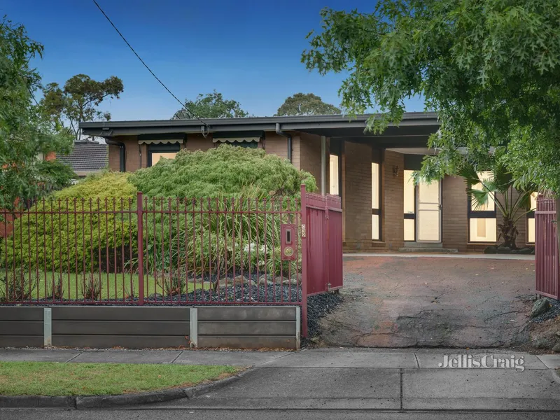 Spacious family classic in exceptionally central location