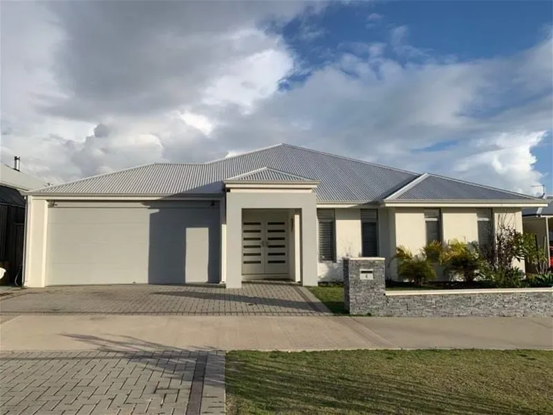 Superb Large Family home with pool