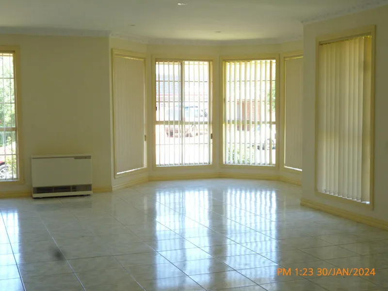 Large Family Home Entertainers Delight !!!!