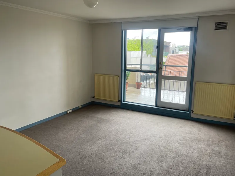 SUPERBLY LOCATED STUDIO APARTMENT