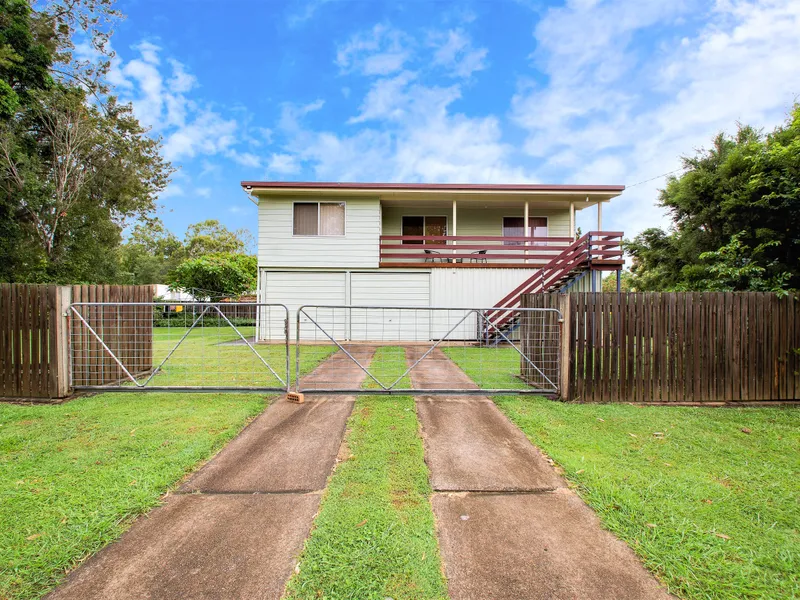 Immaculate Highset On 770m2 Corner Block