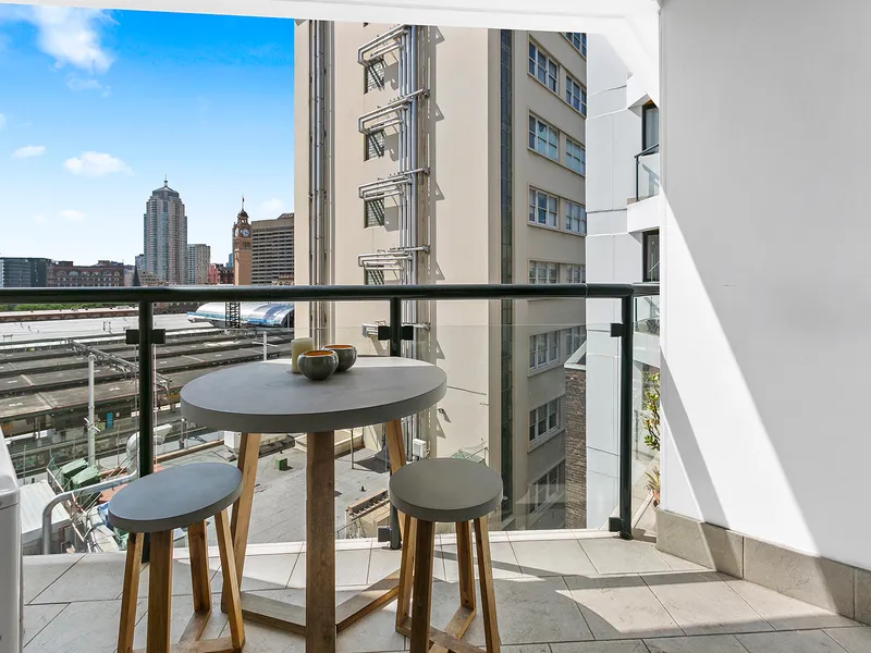 DESIGNER FULLY FURNISHED APARTMENT IN FASHIONABLE SURRY HILLS