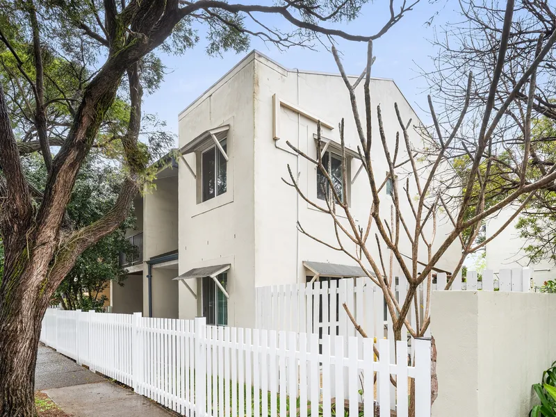 Easy townhouse style on the Enmore border