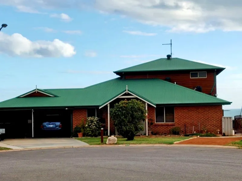 SPACIOUS 2 STORY OCEAN VIEW HOME