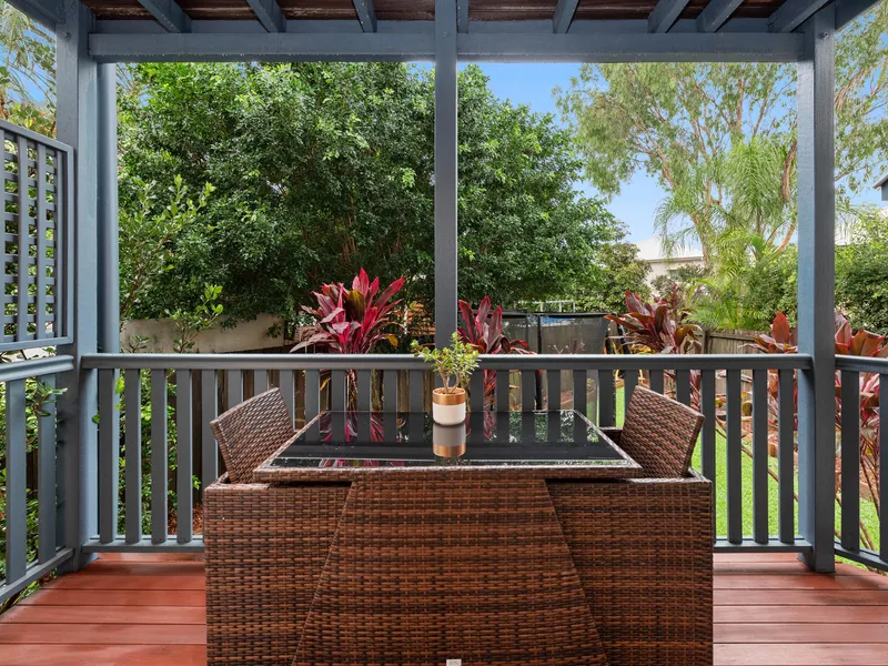 Family sized, park-side residence in the very heart of Hawthorne