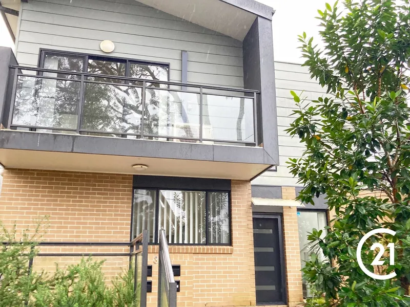 CARLINGFORD SCHOOL CATCHMENT + MINUTES WALK TO STATION & SHOPS