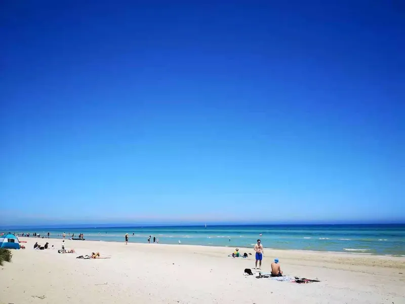 4-Bed Large House: 700m from Station and 1km from Beach