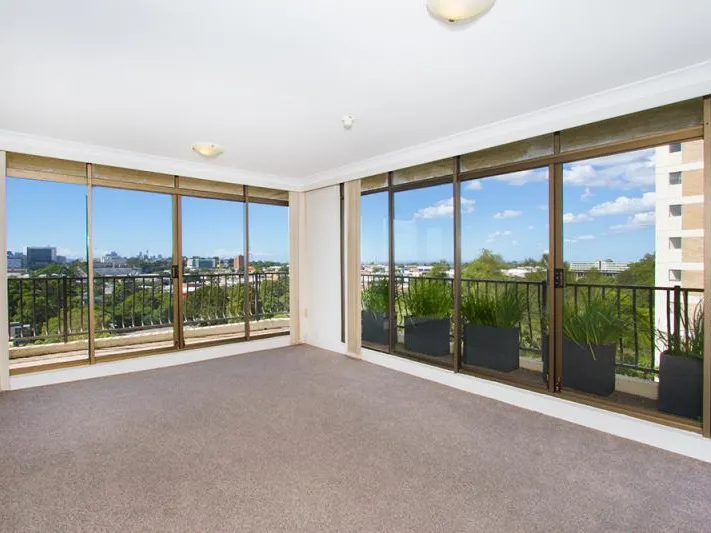 SPECTACULAR 2 BEDROOM APARTMENT WITH VIEWS.