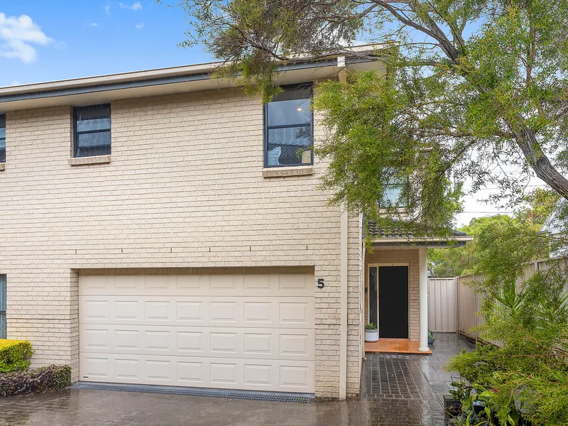 Stunning, modern townhouse in the heart of Cronulla.