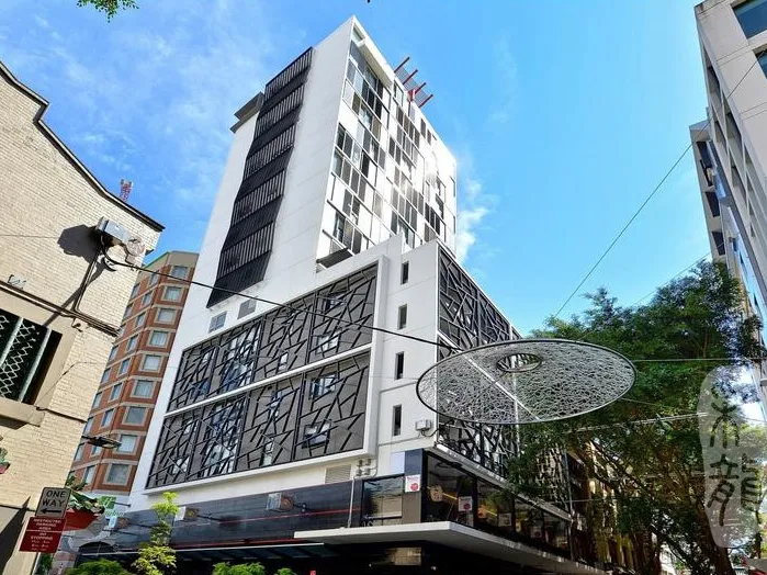 CBD Ultra Spacious Nearly New 1 Bedroom Apartment with all amenities at your doorstep!