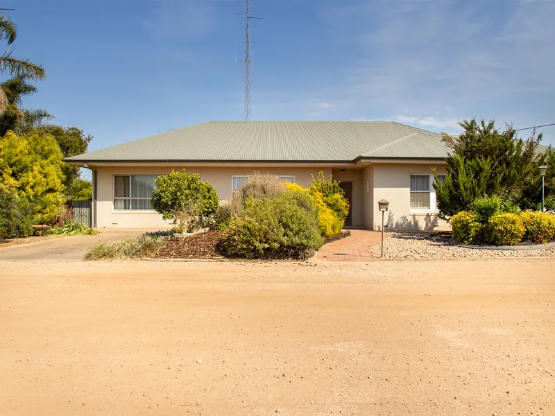 HOW GOOD WOULD THIS HOME BE TO RAISE YOUR FAMILY IN