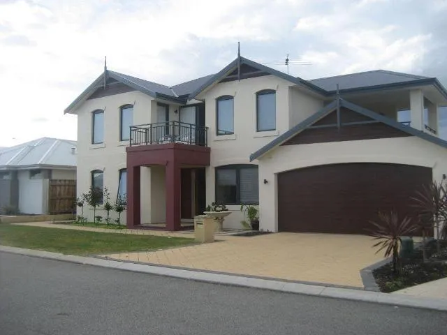 LARGE EXECUTIVE 2 STOREY HOME