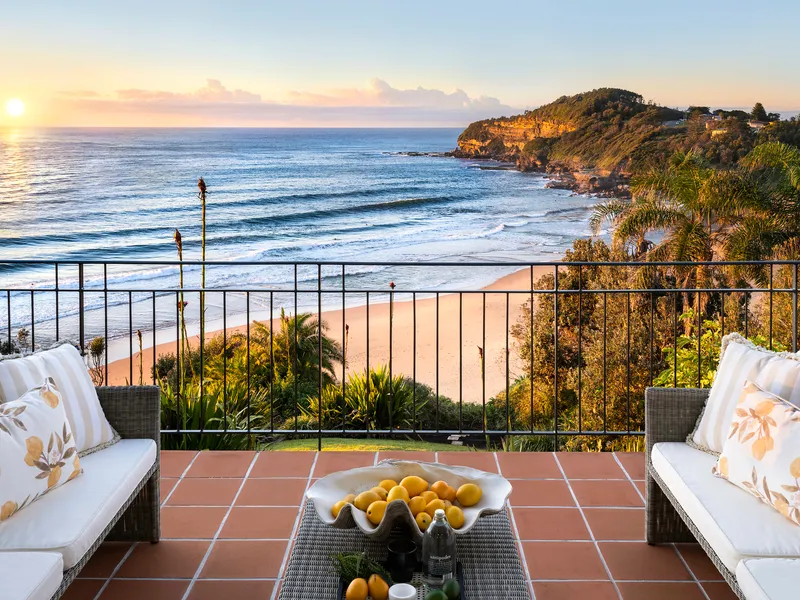 Exclusive Position With Panoramic Beach & Ocean Views