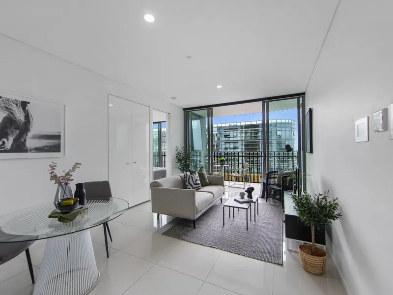 Convenient positioned, Luxury Design One Bedroom Apartment in ''The Mark' of the Central Park Sydney