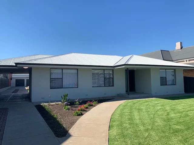 LARGE HOME - GREAT BEACHSIDE LOCATION!