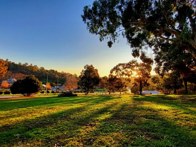 Spectacular Views, Easy Access and Undulating Land