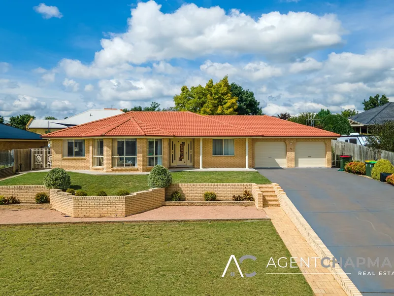 FAMILY STUNNER WITH GORGEOUS VIEWS