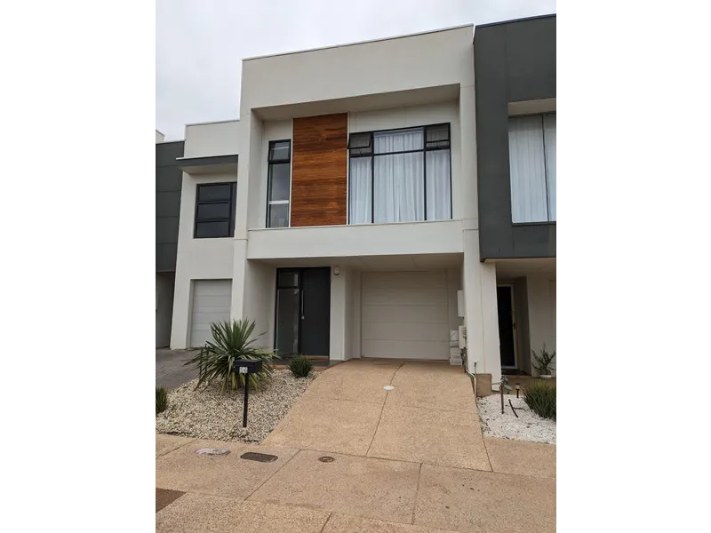 Executive Townhouse in the heart of Blakeview